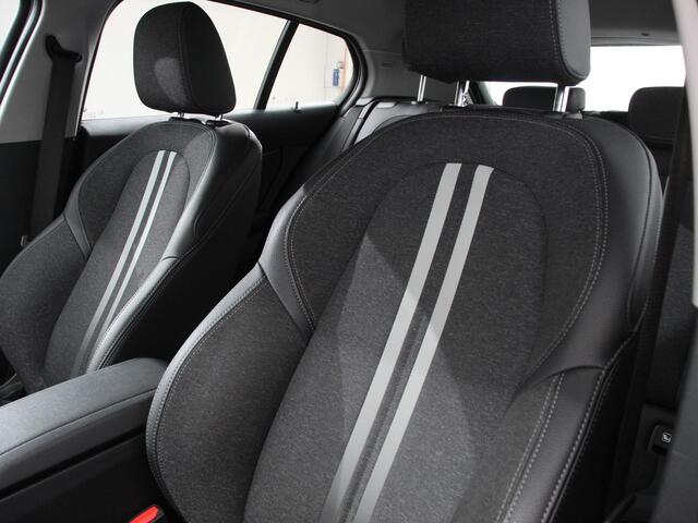 BMW 1-SERIE 118i Automaat High Executive | Navigatie | Apple Carplay/Android Auto | Parkeersensoren | Virtual Cockpit | Stoelverwarming | Cruise Control | Ledverlichting | Sfeerverlichting | Getinte ramen | Climate Control