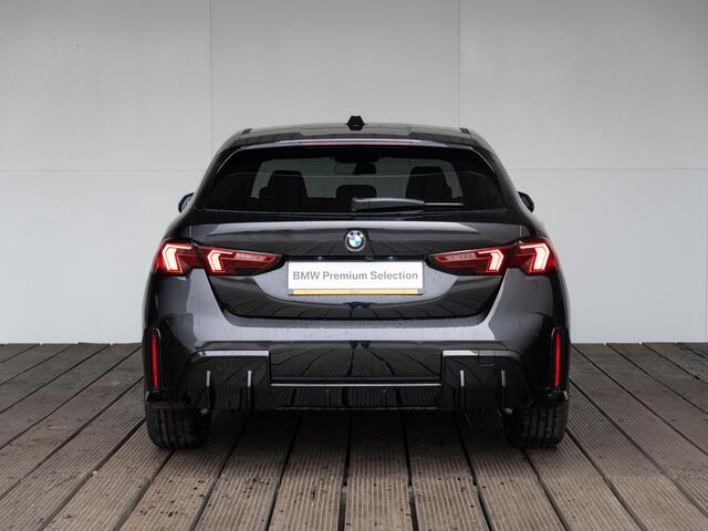 BMW 1-SERIE 120 | M Sportpakket | Premium Pack | Stuurwielrand verwarmd | Comfort Access | Achteruitrijcamera | Stoelverwarming | 18''