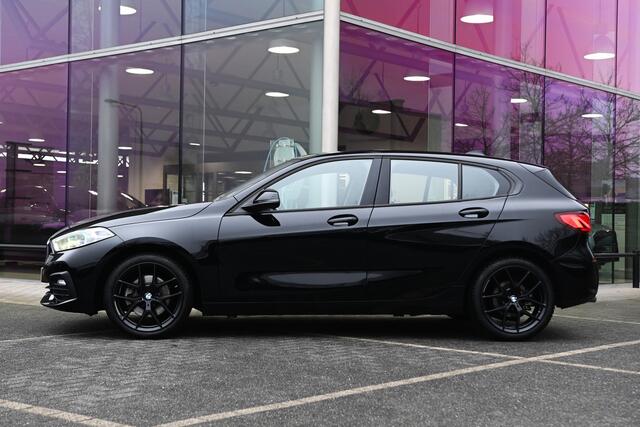 BMW 1-SERIE 118i Automaat / LED / Live Cockpit Professional / PDC / Airconditioning / Cruise Control