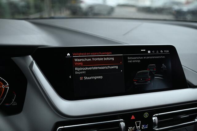 BMW 1-SERIE 118i Automaat / LED / Live Cockpit Professional / PDC / Airconditioning / Cruise Control