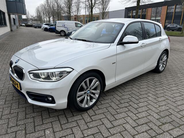 BMW 1-SERIE 118i Corp L. Hi Exec XENON CARPLAY PDC CRUISE LEER.