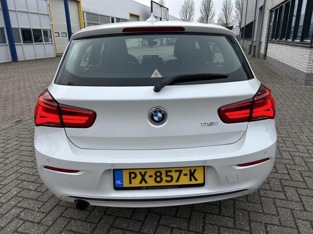 BMW 1-SERIE 118i Corp L. Hi Exec XENON CARPLAY PDC CRUISE LEER.