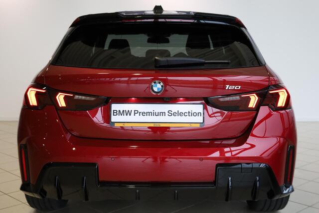 BMW 1-SERIE 120 M Sport Pro | Driving Assistant Plus | Harman Kardon | 19" | Stoel & Stuurwielverwarming