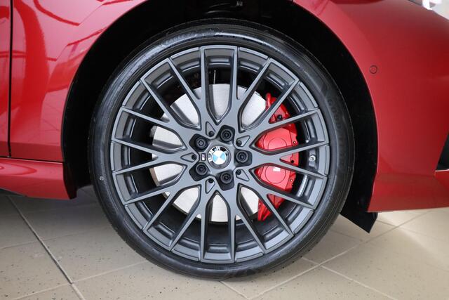 BMW 1-SERIE 120 M Sport Pro | Driving Assistant Plus | Harman Kardon | 19" | Stoel & Stuurwielverwarming