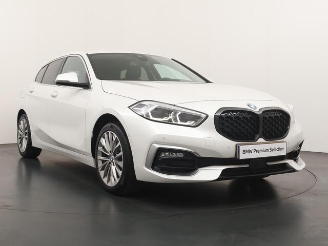BMW 1-SERIE 118i High Executive Edition | Leder | Stoelverwarming | Camera | Active Cruise Control | Navigatie | Luxury Line