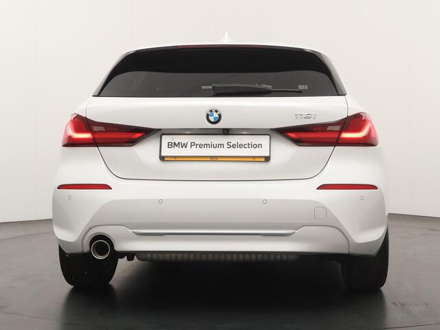 BMW 1-SERIE 118i High Executive Edition | Leder | Stoelverwarming | Camera | Active Cruise Control | Navigatie | Luxury Line