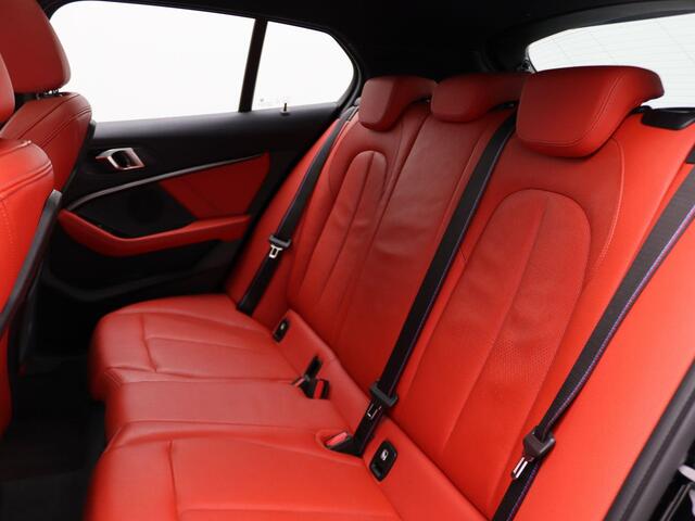 BMW 1-SERIE 5-deurs 118i High Executive | M Sport Plus Pack | Audio Media Pack | Parking Pack | Panoramadak | LED Koplampen | DAB | HIFi | 19''