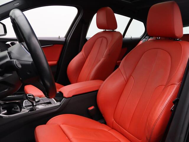 BMW 1-SERIE 5-deurs 118i High Executive | M Sport Plus Pack | Audio Media Pack | Parking Pack | Panoramadak | LED Koplampen | DAB | HIFi | 19''