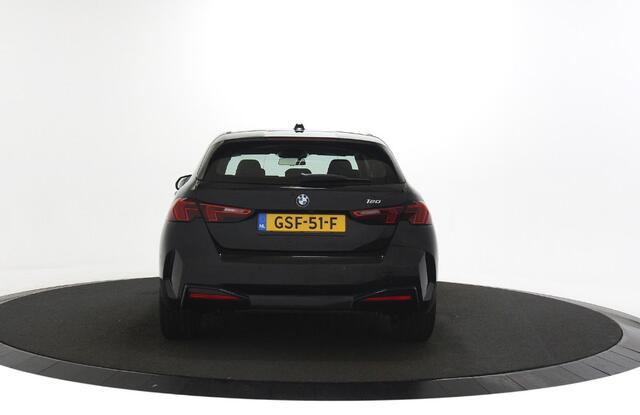 BMW 1-SERIE 120 facelift | Harman-Kardon | Sportstoelen | Stoelverwarming | 18" LMV