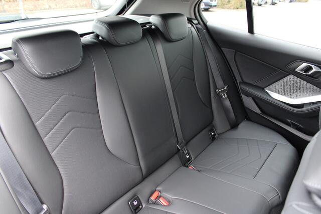 BMW 1-SERIE 120 M Sport Automaat / Sportstoelen / Achteruitrijcamera