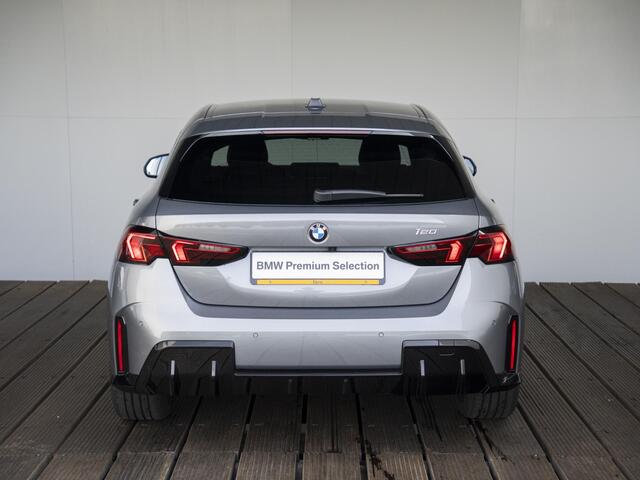 BMW 1-SERIE 120 | M Sportpakket | Premium Pack | Comfort Access | Stoelverwarming | Driving Assistant Plus | 18'' | Ekris Selection