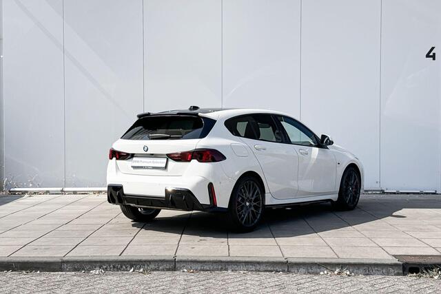 BMW 1-SERIE 120 M-Sport Pro / 19'' / Adaptieve LED koplampen / Stuurwielrandverwarming / Stoelverwarming / Comfort Acces / Getinte ramen