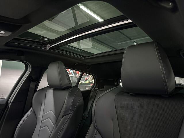 BMW 1-SERIE 120 | M-Sport | Premium Pack | Driving Assistant | Harman/Kardon | Panoramadak | Comfort Access