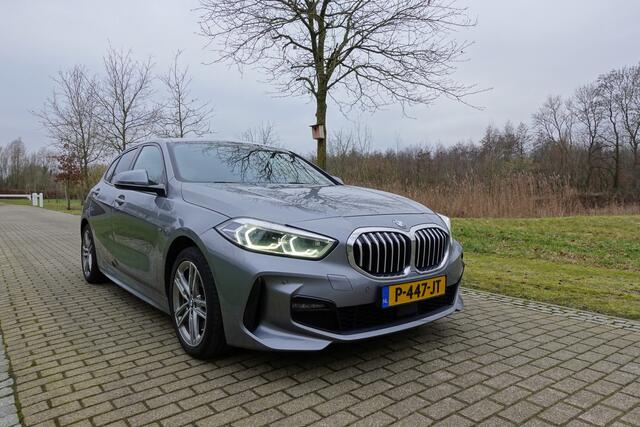 BMW 1-SERIE 118i Business Edition M sport | Camera | CarPlay | Stoelverwarming | Navi |