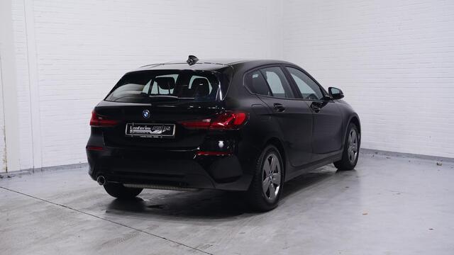 BMW 1-SERIE 118i Advantage Led koplampen Stoelverwarming Apple Carplay Camera Navi