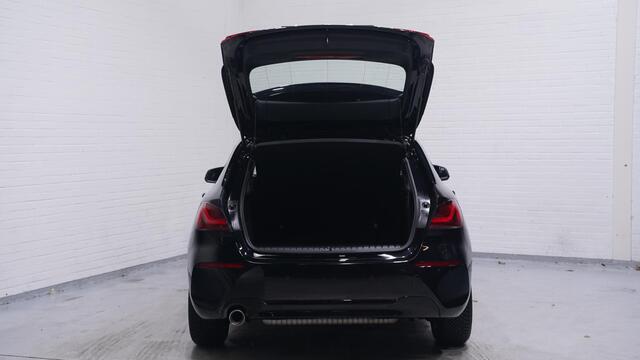 BMW 1-SERIE 118i Advantage Led koplampen Stoelverwarming Apple Carplay Camera Navi