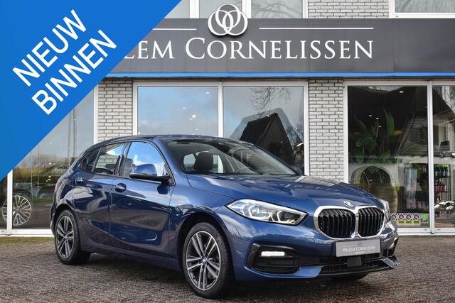 BMW 1-SERIE 118i Business Edition Trekhaak Sportstoelen Digitale Cockpit Carplay