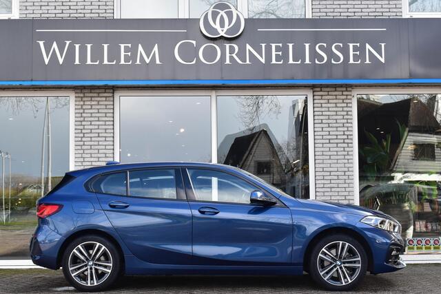 BMW 1-SERIE 118i Business Edition Trekhaak Sportstoelen Digitale Cockpit Carplay