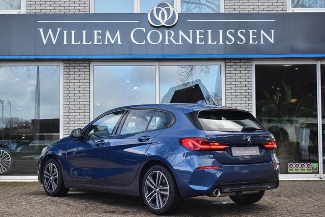 BMW 1-SERIE 118i Business Edition Trekhaak Sportstoelen Digitale Cockpit Carplay