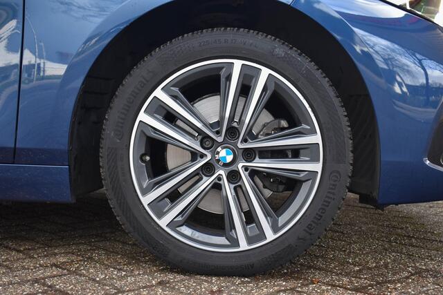 BMW 1-SERIE 118i Business Edition Trekhaak Sportstoelen Digitale Cockpit Carplay