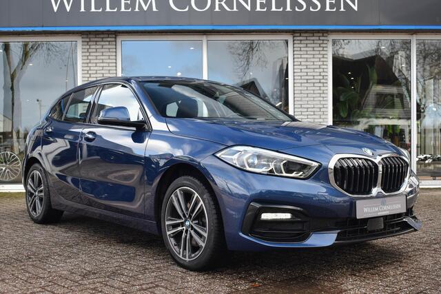 BMW 1-SERIE 118i Business Edition Trekhaak Sportstoelen Digitale Cockpit Carplay