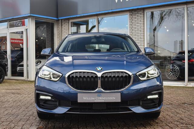 BMW 1-SERIE 118i Business Edition Trekhaak Sportstoelen Digitale Cockpit Carplay