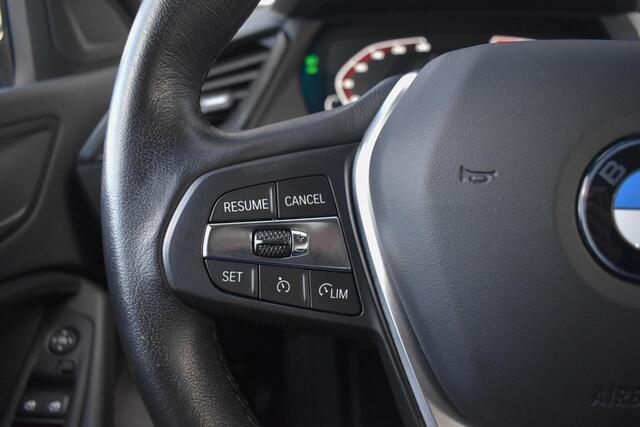 BMW 1-SERIE 118i Business Edition Trekhaak Sportstoelen Digitale Cockpit Carplay