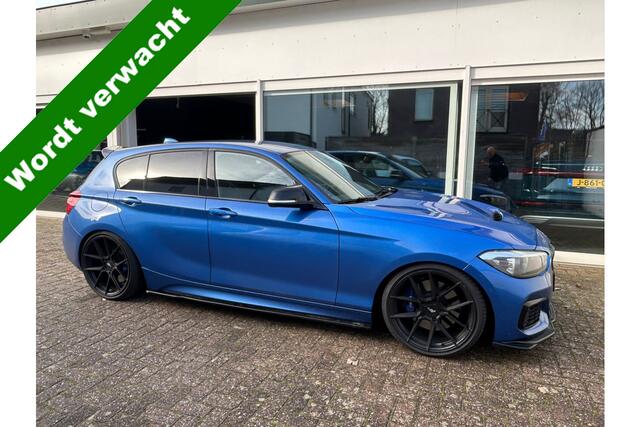 BMW 1-SERIE M140i 340 pk xDrive High Executive M-Sportpakket /Maxton-Design/ Leder/ Sport-Stoelen/ Stoel.Verw/ Harman&Kardon/ Bi-Led/ 19'' LMV