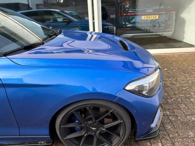 BMW 1-SERIE M140i 340 pk xDrive High Executive M-Sportpakket /Maxton-Design/ Leder/ Sport-Stoelen/ Stoel.Verw/ Harman&Kardon/ Bi-Led/ 19'' LMV