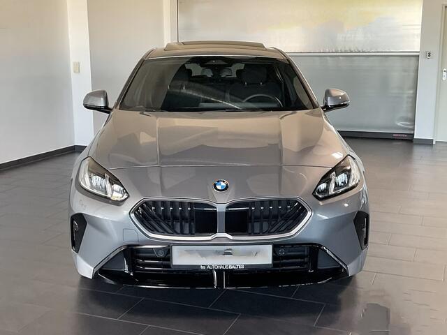BMW 1-SERIE 120 M-SPORT ** LED, NAVI+, PANORAMA, 19-inch LMV, ACC, M-ONDERST, EL. A-KLEP ** 1e EIG - Ex BMW-AG ** ** INFORMEER OOK NAAR ONZE AANTREKKELIJKE FINANCIAL-LEASE TARIEVEN **