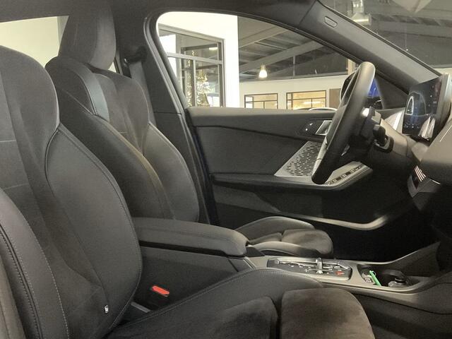 BMW 1-SERIE 120 M-SPORT ** LED, NAVI+, PANORAMA, 19-inch LMV, ACC, M-ONDERST, EL. A-KLEP ** 1e EIG - Ex BMW-AG ** ** INFORMEER OOK NAAR ONZE AANTREKKELIJKE FINANCIAL-LEASE TARIEVEN **