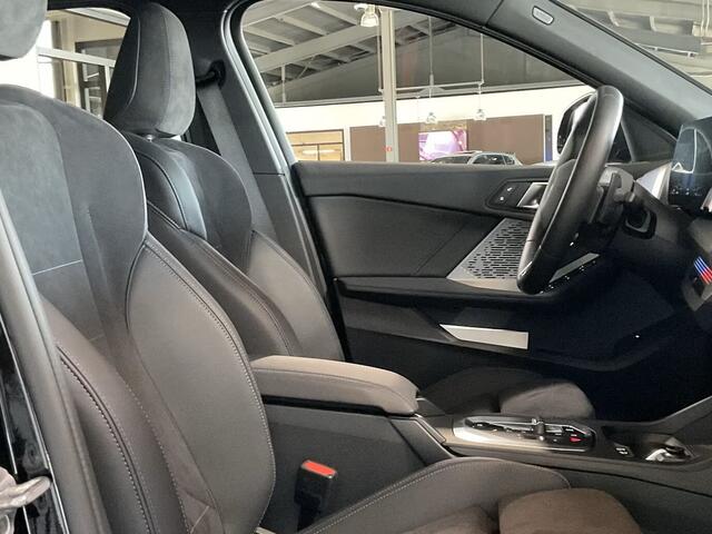 BMW 1-SERIE 120 M-SPORT ** LED, NAVI+, PANORAMA, 19-inch LMV, ACC, M-ONDERST, EL. A-KLEP ** 1e EIG - Ex BMW-AG ** ** INFORMEER OOK NAAR ONZE AANTREKKELIJKE FINANCIAL-LEASE TARIEVEN **