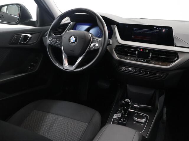 BMW 1-SERIE 118i Introduction Edition | Navigatie | Parkeersensoren | Climate Control | Cruise Control |