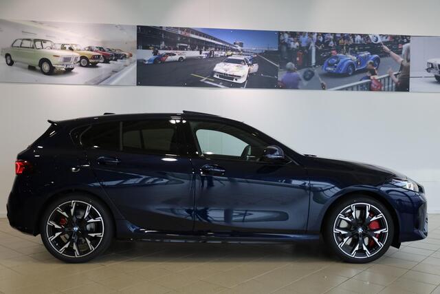 BMW 1-SERIE 120 M Sport Pro | Panoramadak | Head-Up | Driving Assistant Plus | 360 Camera