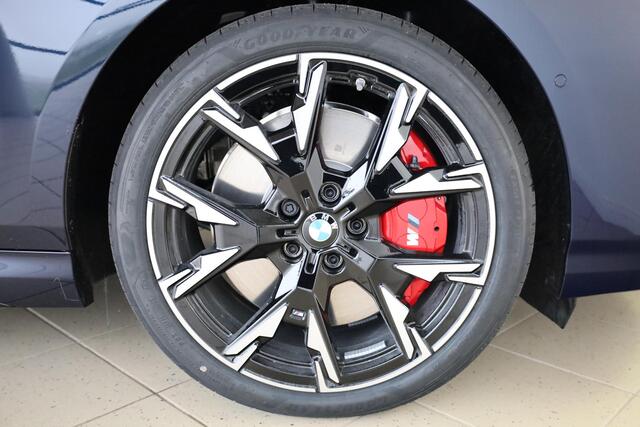 BMW 1-SERIE 120 M Sport Pro | Panoramadak | Head-Up | Driving Assistant Plus | 360 Camera