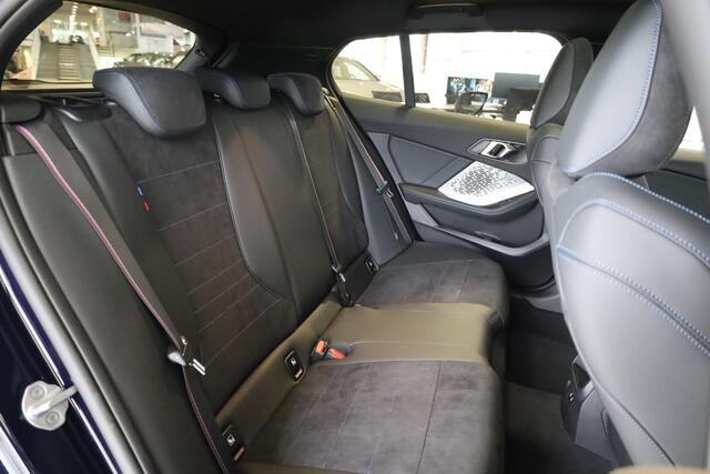 BMW 1-SERIE 120 M Sport Pro | Panoramadak | Head-Up | Driving Assistant Plus | 360 Camera