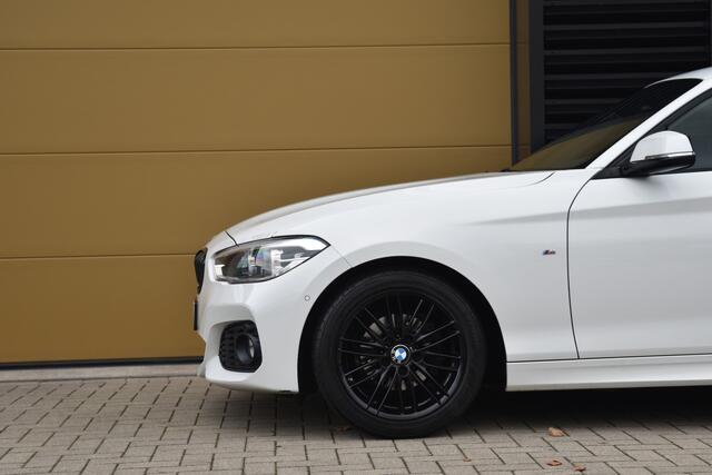 BMW 1-SERIE 118i Executive * M-Pakket * LED * M-onderstel * Trekhaak * Achteruitrijcamera *