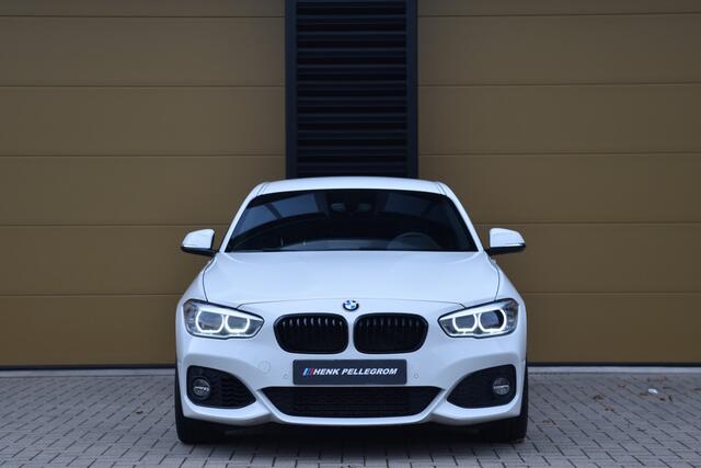 BMW 1-SERIE 118i Executive * M-Pakket * LED * M-onderstel * Trekhaak * Achteruitrijcamera *