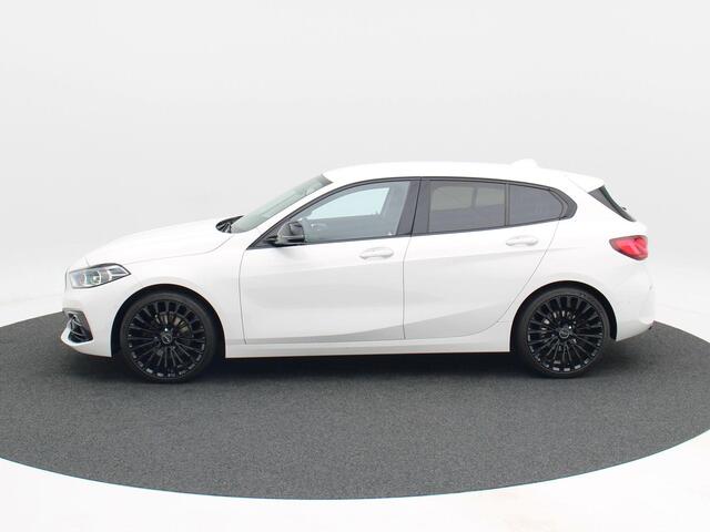 BMW 1-SERIE 118i 140 Pk High Executive Edition | M-Design | Stoelverwarming | Climatronic | Full LED | Navigatie | Virtual Cockpit | 19 Inch | 124.706 Km !!