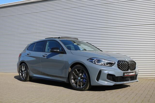 BMW 1-SERIE M135i xDrive High Executive (Panodak Sportleder/Memory Carplay HeadUp HarmanKardon Camera Keyless Full-Led PrivacyGlass)