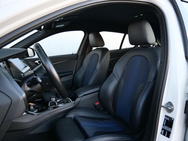 BMW 1-SERIE 118i High Executive 136 Pk Automaat Navi / Apple Carplay / DAB / PDC / M-pakket / Trekhaak