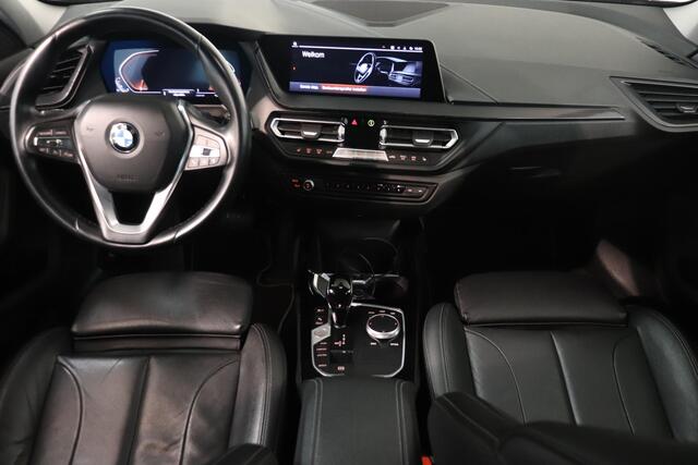 BMW 1-SERIE 118i Business Edition Plus | Camera | Climate control | 18"Lichtmetaal | Sport Line |
