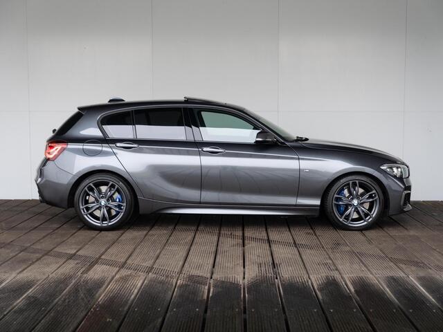 BMW 1-SERIE M140i | High Executive | Akrapovic | Harman-Kardon | Stuurwielrand verwarmd | Achteruitrijcamera | Schuif-/kanteldak | Stoelverwarming