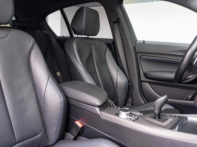 BMW 1-SERIE M140i | High Executive | Akrapovic | Harman-Kardon | Stuurwielrand verwarmd | Achteruitrijcamera | Schuif-/kanteldak | Stoelverwarming