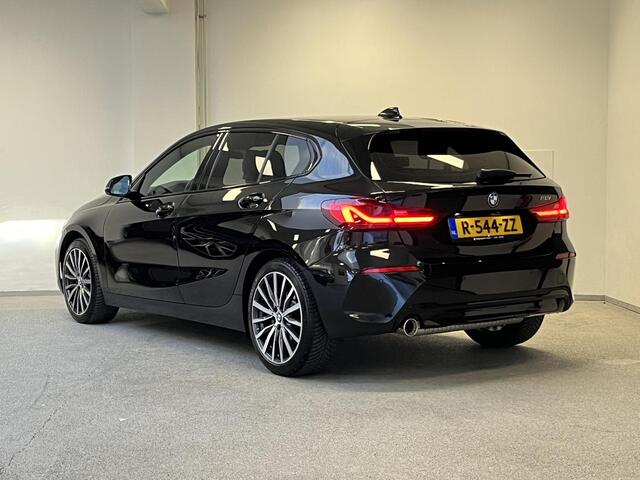 BMW 1-SERIE 118i Sport Introduction Edition | LEDER | CAMERA | STOELVERWARMING |