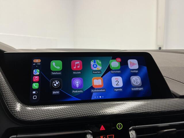 BMW 1-SERIE 118i Sport Introduction Edition | LEDER | CAMERA | STOELVERWARMING |