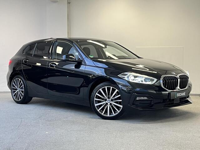 BMW 1-SERIE 118i Sport Introduction Edition | LEDER | CAMERA | STOELVERWARMING |