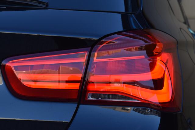 BMW 1-SERIE 118i Executive *M-sport stuur * Automaat * Led koplampen * Sportstoelen *