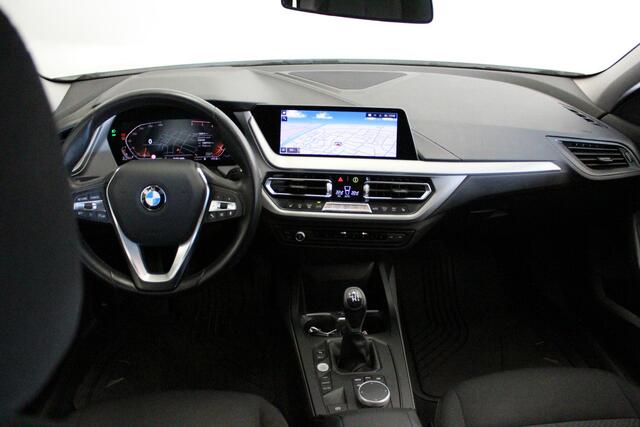 BMW 1-SERIE 116d Business Edition | DAB-RADIO | LED | CARPLAY | CAMERA | CRUISE | NAVIGATIE | STOEL-VERW |
