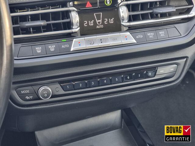 BMW 1-SERIE 118i Business Edition | Sportline | Panoramadak | M sport stuur | Sportstoelen